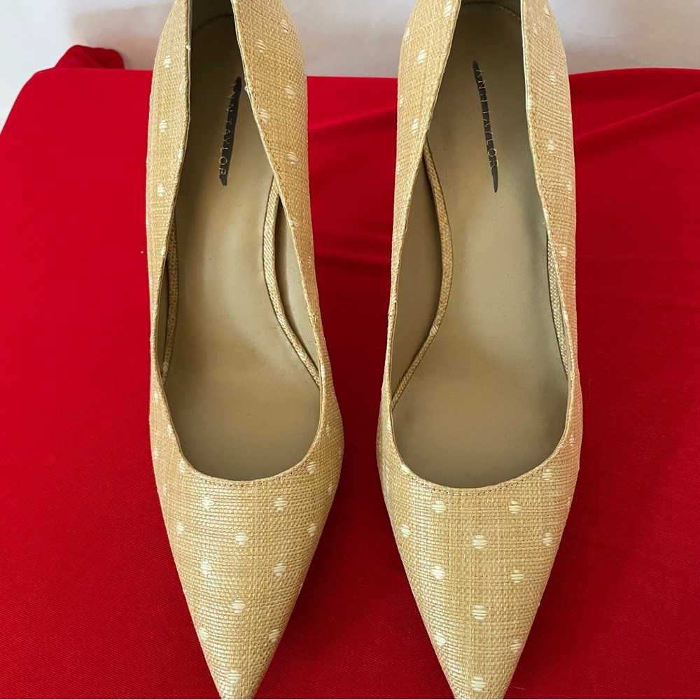 Ann Taylor Tan Cream Heels Pointed-Toe Sophistication - Picture 3 of 9
